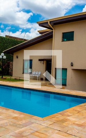 Casa à venda com 611m², 5 quartos e 4 vagas Casa à venda com 611m², 5 quartos e 4 vagasÁrea comum