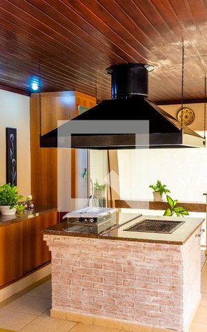 Casa à venda com 611m², 5 quartos e 4 vagas Casa à venda com 611m², 5 quartos e 4 vagasÁrea comum