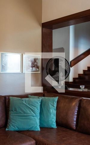 Casa à venda com 611m², 5 quartos e 4 vagas Casa à venda com 611m², 5 quartos e 4 vagasSala