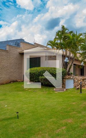 Casa à venda com 611m², 5 quartos e 4 vagas Casa à venda com 611m², 5 quartos e 4 vagasÁrea comum