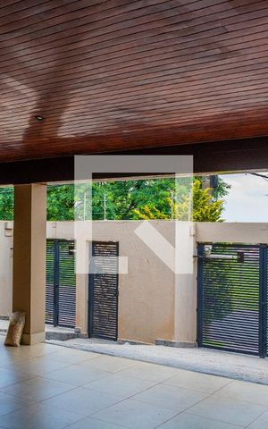 Casa à venda com 611m², 5 quartos e 4 vagas Casa à venda com 611m², 5 quartos e 4 vagasÁrea comum