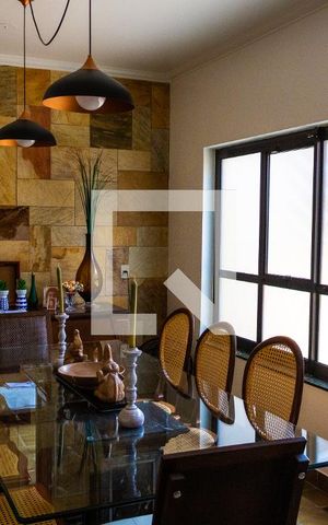 Casa à venda com 611m², 5 quartos e 4 vagas Casa à venda com 611m², 5 quartos e 4 vagasSala de Jantar