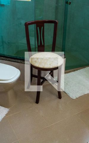 Casa à venda com 611m², 5 quartos e 4 vagas Casa à venda com 611m², 5 quartos e 4 vagasBanheiro 1