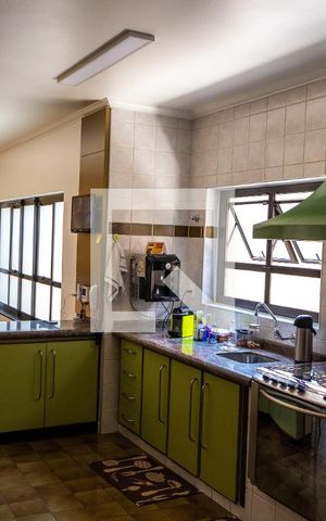 Casa à venda com 611m², 5 quartos e 4 vagas Casa à venda com 611m², 5 quartos e 4 vagasCozinha