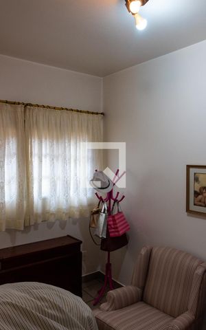 Casa à venda com 611m², 5 quartos e 4 vagas Casa à venda com 611m², 5 quartos e 4 vagasQuarto de Serviço