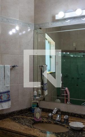 Casa à venda com 611m², 5 quartos e 4 vagas Casa à venda com 611m², 5 quartos e 4 vagasBanheiro 1