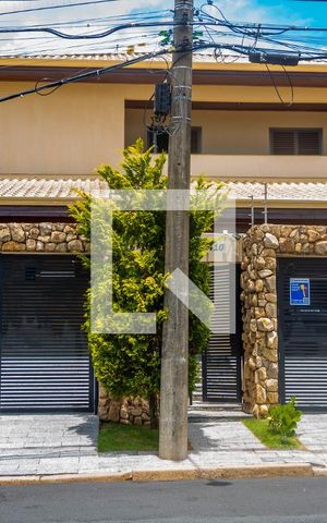 Casa à venda com 611m², 5 quartos e 4 vagas Casa à venda com 611m², 5 quartos e 4 vagasFachada