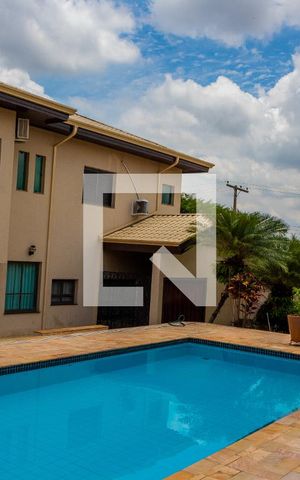 Casa à venda com 611m², 5 quartos e 4 vagas Casa à venda com 611m², 5 quartos e 4 vagasÁrea comum