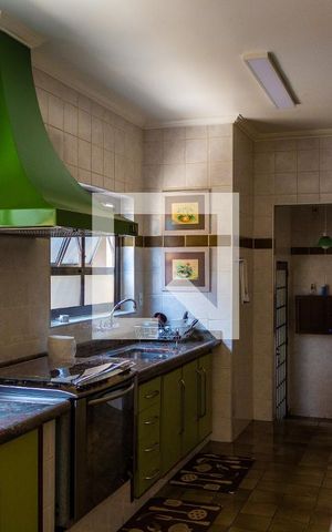 Casa à venda com 611m², 5 quartos e 4 vagas Casa à venda com 611m², 5 quartos e 4 vagasCozinha