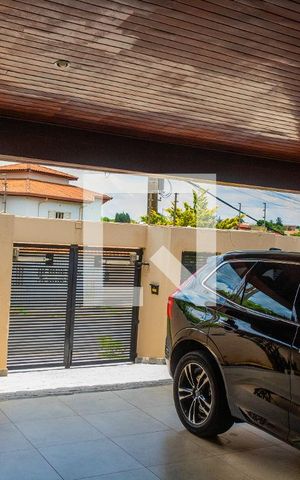 Casa à venda com 611m², 5 quartos e 4 vagas Casa à venda com 611m², 5 quartos e 4 vagasÁrea comum
