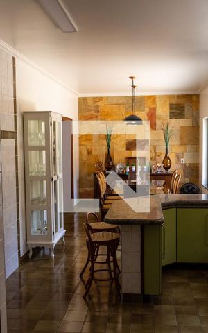 Casa à venda com 611m², 5 quartos e 4 vagas Casa à venda com 611m², 5 quartos e 4 vagasCozinha