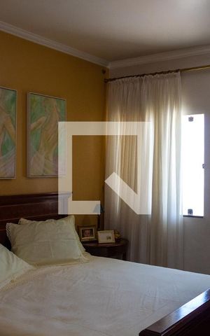 Casa à venda com 611m², 5 quartos e 4 vagas Casa à venda com 611m², 5 quartos e 4 vagasQuarto 1