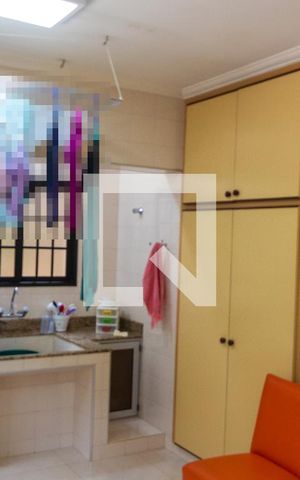 Casa à venda com 611m², 5 quartos e 4 vagas Casa à venda com 611m², 5 quartos e 4 vagasÁrea de serviço