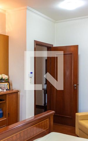 Casa à venda com 611m², 5 quartos e 4 vagas Casa à venda com 611m², 5 quartos e 4 vagasQuarto 1
