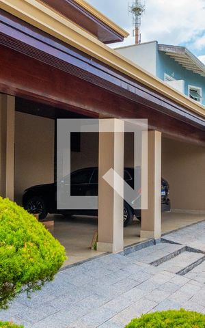 Casa à venda com 611m², 5 quartos e 4 vagas Casa à venda com 611m², 5 quartos e 4 vagasÁrea comum