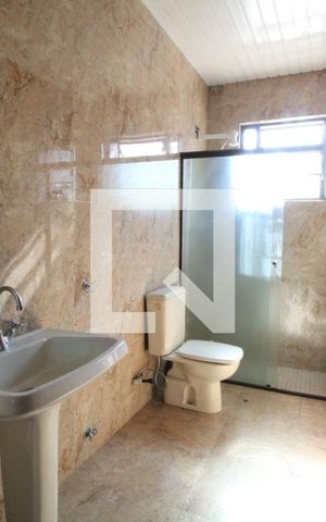 Casa à venda com 250m², 4 quartos e 2 vagasBanheiro