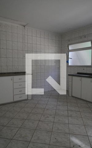 Casa à venda com 250m², 4 quartos e 2 vagasCozinha de serviço