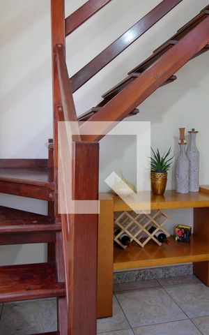 Apartamento à venda com 170m², 4 quartos e 2 vagasDetalhe da escada