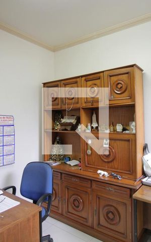 Casa à venda com 300m², 5 quartos e 3 vagasEscritório