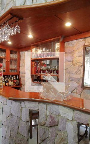 Casa à venda com 300m², 5 quartos e 3 vagasBar