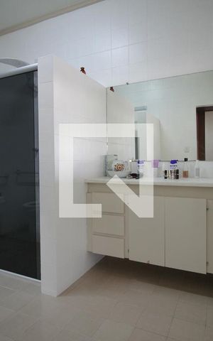 Casa à venda com 300m², 5 quartos e 3 vagasBanheiro da suite