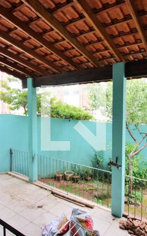 Casa à venda com 87m², 4 quartos e 2 vagasGaragem