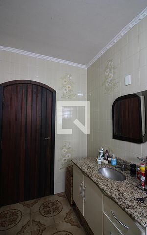 Casa à venda com 87m², 4 quartos e 2 vagasBanheiro Social 