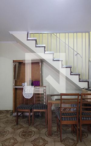 Casa à venda com 87m², 4 quartos e 2 vagasSala 