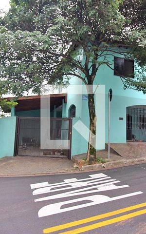 Casa à venda com 87m², 4 quartos e 2 vagasFachada 