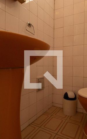 Casa à venda com 140m², 3 quartos e 5 vagas Casa à venda com 140m², 3 quartos e 5 vagasBanheiro 1