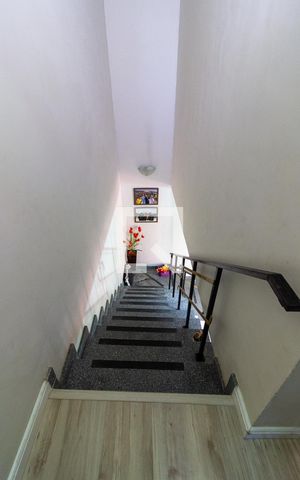 Casa de condomínio à venda com 88m², 2 quartos e 1 vaga Casa de condomínio à venda com 88m², 2 quartos e 1 vagaEscada