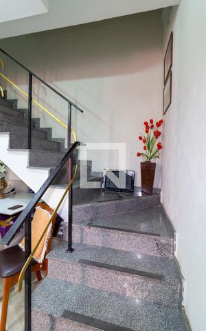 Casa de condomínio à venda com 88m², 2 quartos e 1 vaga Casa de condomínio à venda com 88m², 2 quartos e 1 vagaEscada
