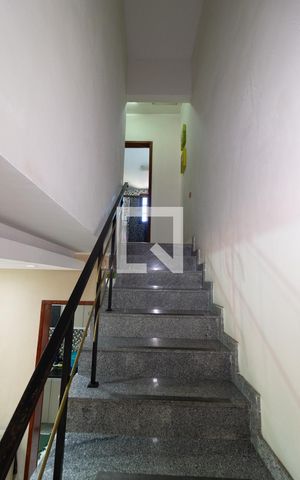 Casa de condomínio à venda com 88m², 2 quartos e 1 vaga Casa de condomínio à venda com 88m², 2 quartos e 1 vagaEscada