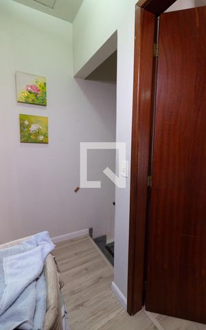 Casa de condomínio à venda com 88m², 2 quartos e 1 vaga Casa de condomínio à venda com 88m², 2 quartos e 1 vagaHall da Escada