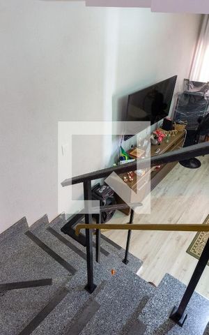Casa de condomínio à venda com 88m², 2 quartos e 1 vaga Casa de condomínio à venda com 88m², 2 quartos e 1 vagaEscada