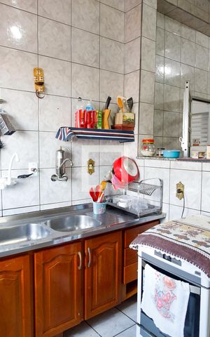 Casa à venda com 372m², 7 quartos e 4 vagas Casa à venda com 372m², 7 quartos e 4 vagasCozinha