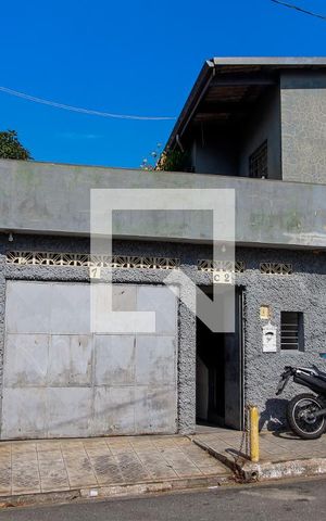 Casa à venda com 372m², 7 quartos e 4 vagas Casa à venda com 372m², 7 quartos e 4 vagasFachada