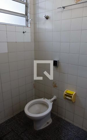 Casa à venda com 372m², 7 quartos e 4 vagas Casa à venda com 372m², 7 quartos e 4 vagasBanheiro 2