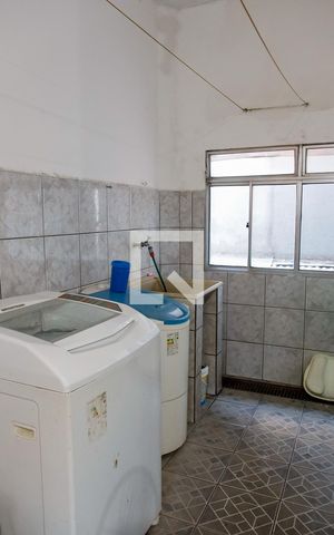 Casa à venda com 372m², 7 quartos e 4 vagas Casa à venda com 372m², 7 quartos e 4 vagasLavanderia