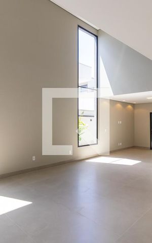 Casa de condomínio à venda com 383m², 4 quartos e 4 vagas Casa de condomínio à venda com 383m², 4 quartos e 4 vagasSala