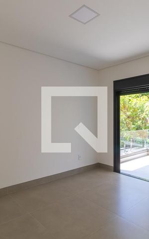 Casa de condomínio à venda com 383m², 4 quartos e 4 vagas Casa de condomínio à venda com 383m², 4 quartos e 4 vagasQuarto da suíte 3