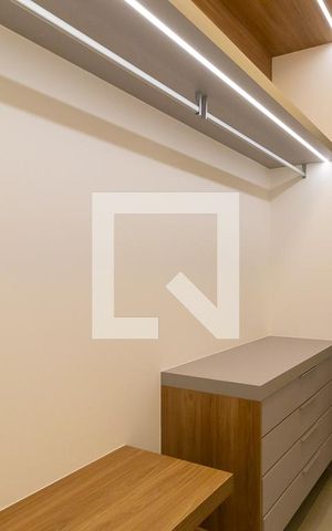 Casa de condomínio à venda com 383m², 4 quartos e 4 vagas Casa de condomínio à venda com 383m², 4 quartos e 4 vagasQuarto da suíte 4