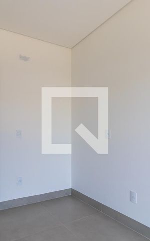 Casa de condomínio à venda com 383m², 4 quartos e 4 vagas Casa de condomínio à venda com 383m², 4 quartos e 4 vagasEscritório