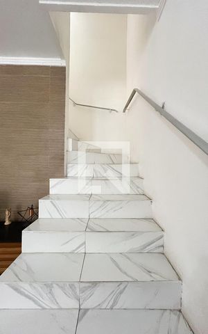 Casa à venda com 120m², 3 quartos e 1 vaga Casa à venda com 120m², 3 quartos e 1 vagaEscada