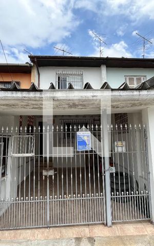 Casa à venda com 120m², 3 quartos e 1 vaga Casa à venda com 120m², 3 quartos e 1 vagaFachada