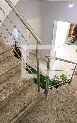 Casa de condomínio à venda com 160m², 2 quartos e 2 vagasEscada / acesso 2º andar