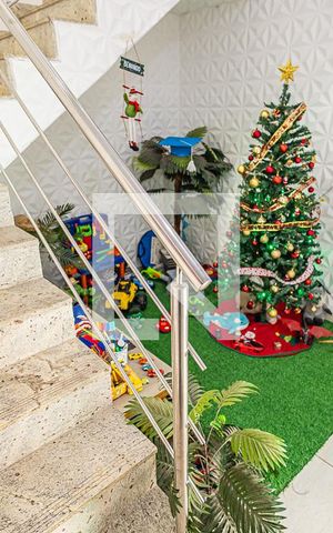 Casa de condomínio à venda com 160m², 2 quartos e 2 vagasEscada / acesso 2º andar