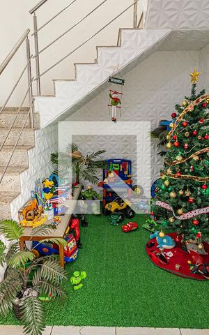 Casa de condomínio à venda com 160m², 2 quartos e 2 vagasEscada / acesso 2º andar