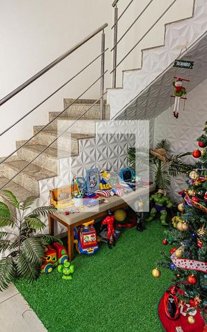 Casa de condomínio à venda com 160m², 2 quartos e 2 vagasEscada / acesso 2º andar