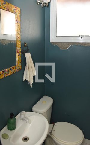 Casa de condomínio à venda com 117m², 3 quartos e 2 vagasLavabo